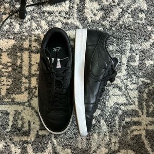 Women’s Nike blazer low